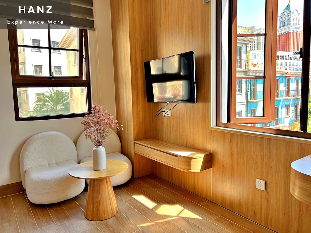 Deluxe Double Room, 1 Queen Bed, Balcony, City View - Photo 2