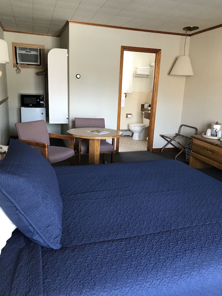 Room, 1 Queen Bed (Front View) photo 2
