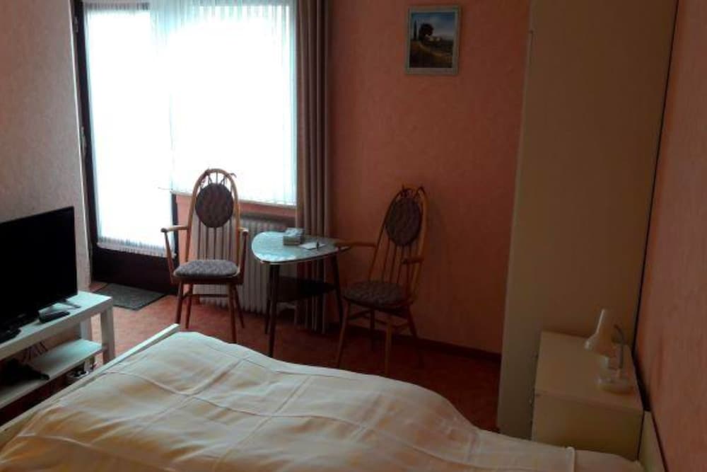 Basic Double or Twin Room, Private Bathroom photo 1