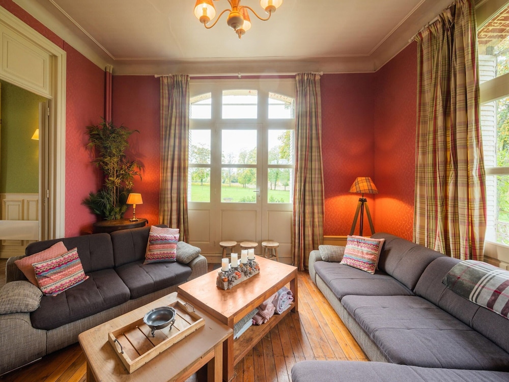 Villa photo 2