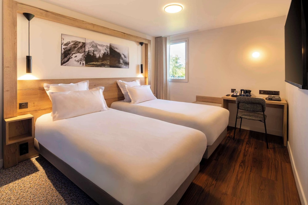 Standard Room, 2 Twin Beds, Non Smoking (Shower Only) - Photo 2