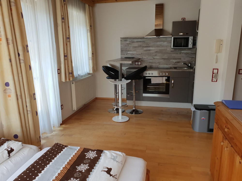 Basic Apartment photo 3