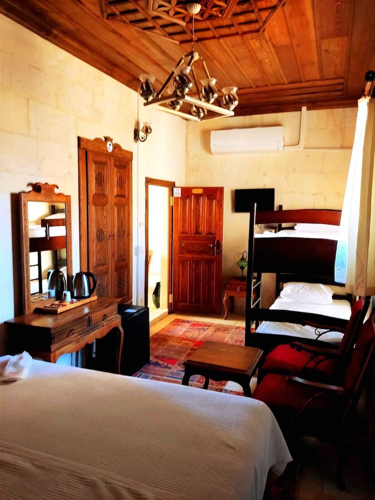 Traditional Quadruple Room photo 3