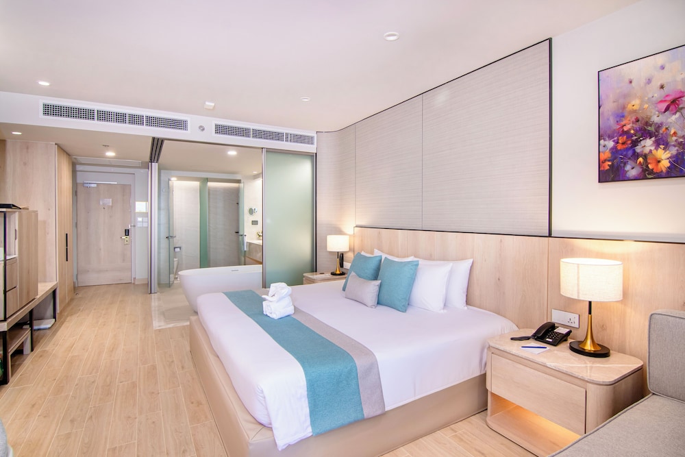 One Bedroom Regency Suite - Modern Style