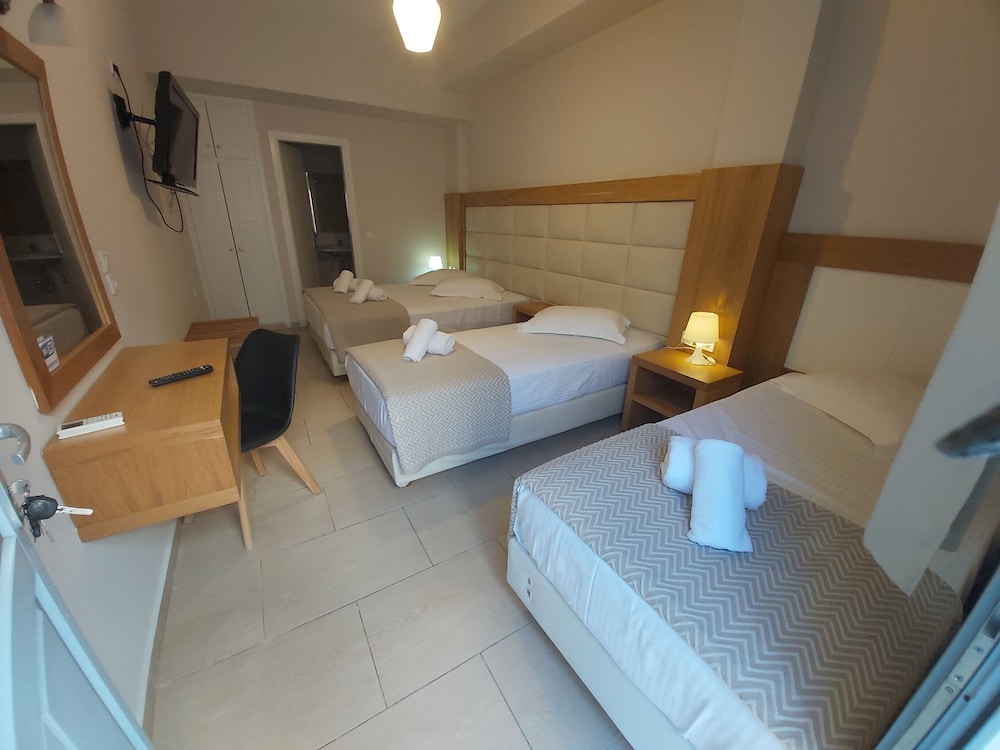 Quadruple Room - Photo 2