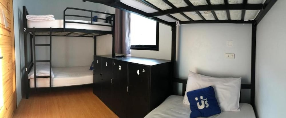 Mixed Dorm Room with Shared Bathroom photo 2