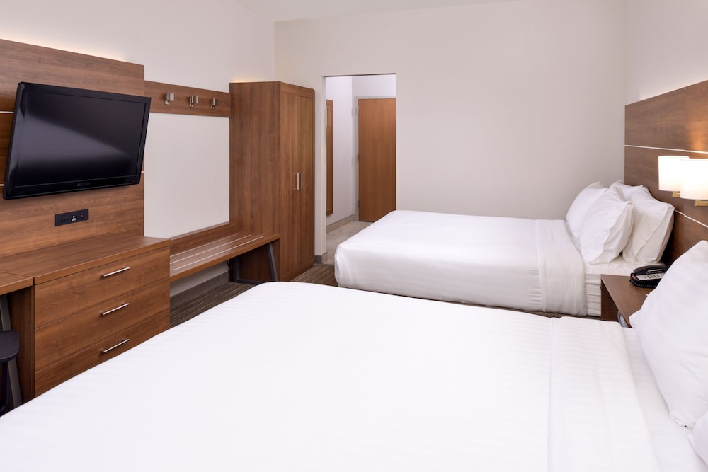 Standard Room, 2 Queen Beds - Photo 1
