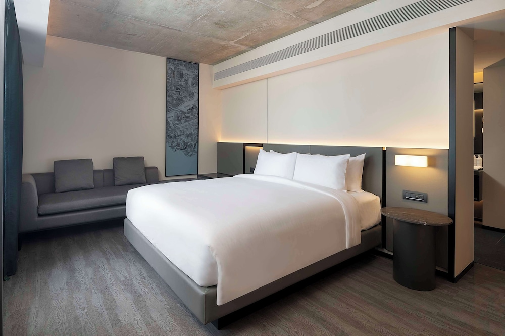 Superior Room, 1 Bedroom, Non Smoking, City View