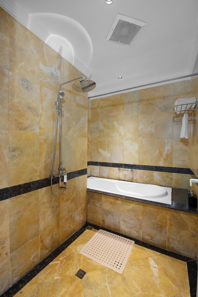 Deluxe Double Room (French Wing) - Photo 9