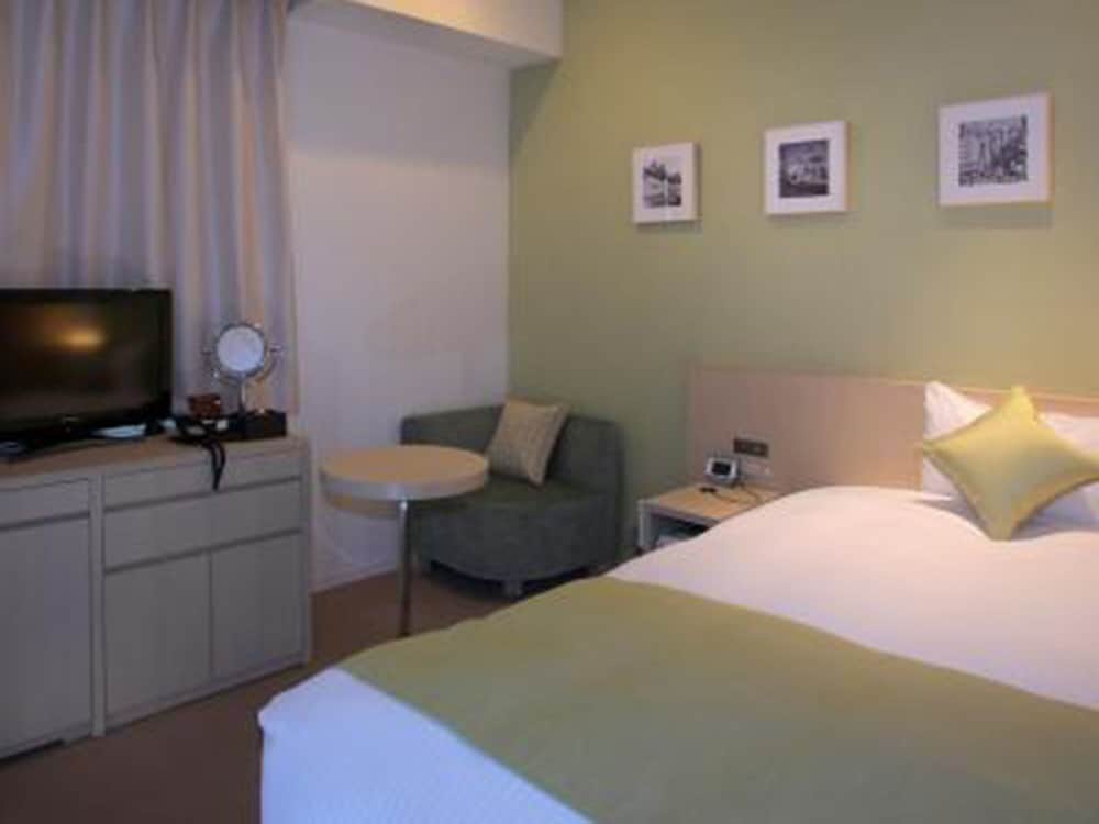 Single Room (Room Facilities by ReFa)