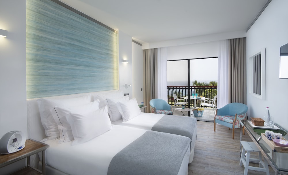 Single Room, Sea View