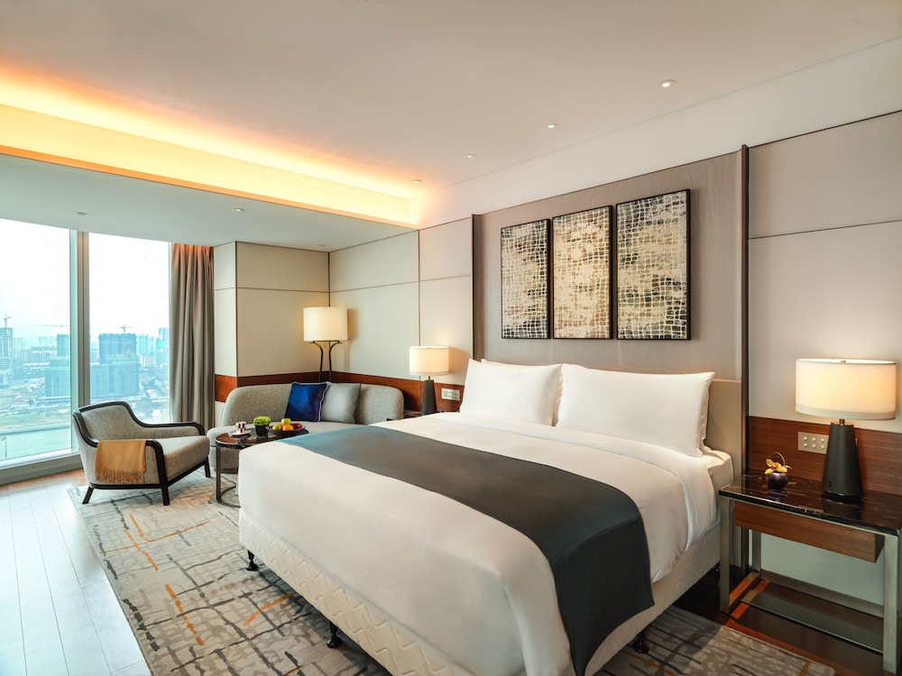 Classic Room, 1 King Bed (Pearl River View)