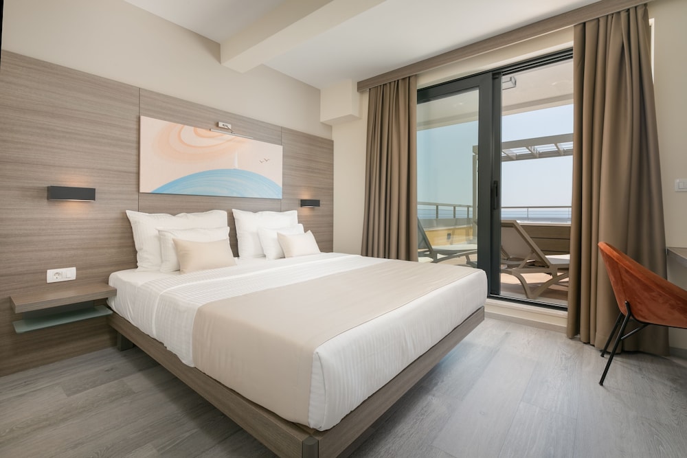 Penthouse Suite with Terrace and Sea View photo 2