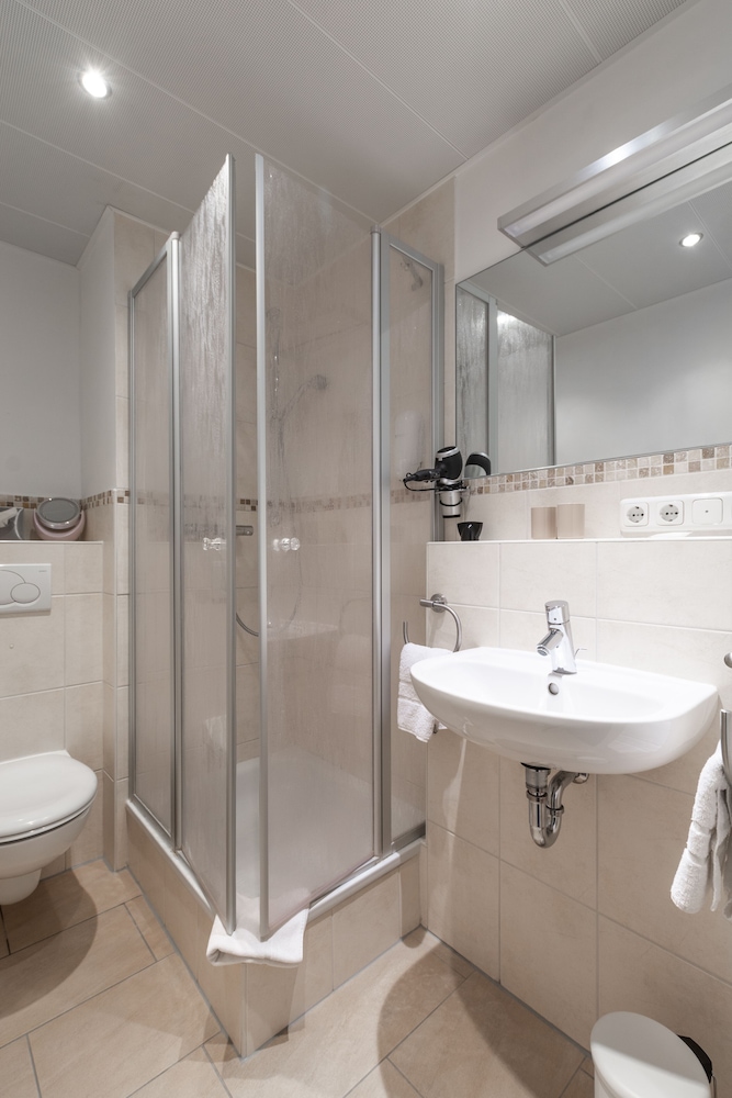 Economy Single Room, Private Bathroom (Landseite) photo 3