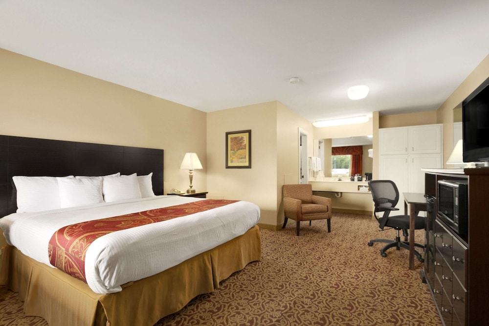 Suite, 1 King Bed with Sofa bed, Non Smoking - Photo 1