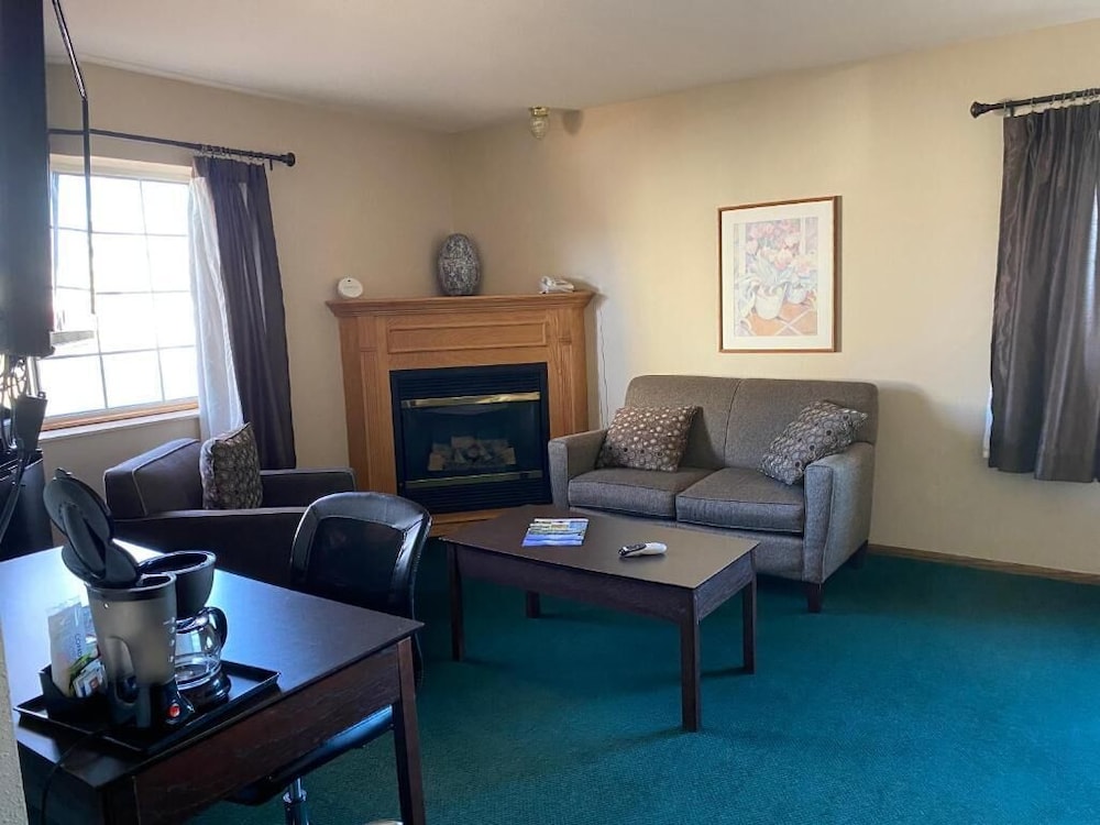 Family Suite, 2 Queen Beds, Fireplace photo 1