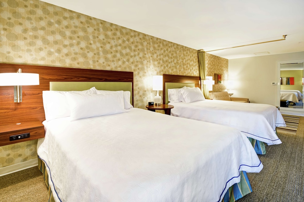 Studio, 2 Queen Beds with Sofa bed, Accessible, Bathtub photo 2