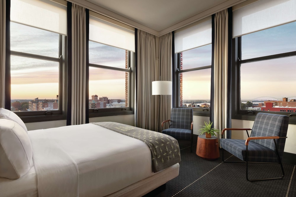 Room, 1 King Bed (Concourse) - Photo 4