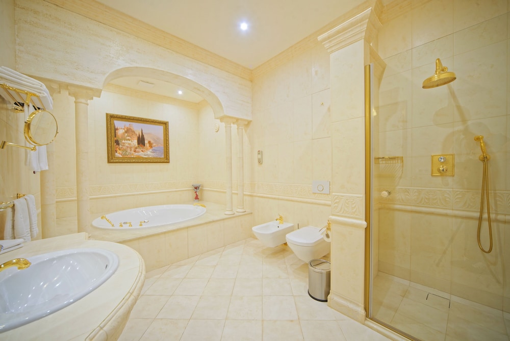Royal Suite photo 3