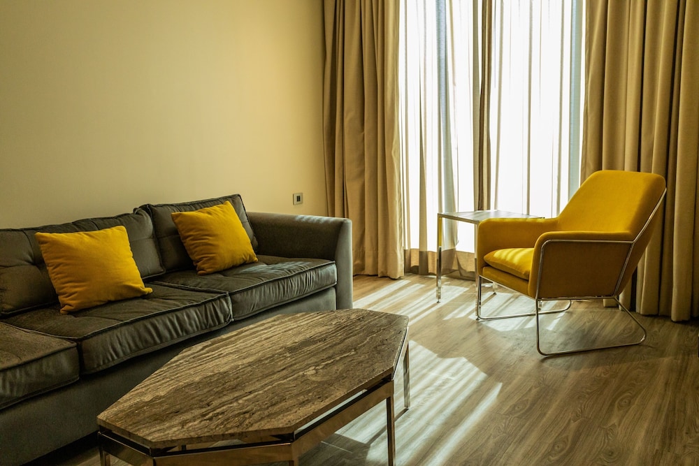 Master Suite thumbnail 6