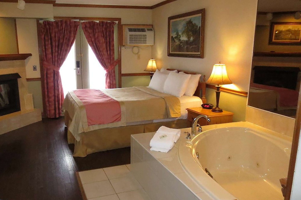 Suite, 1 King Bed, Non Smoking - Photo 1