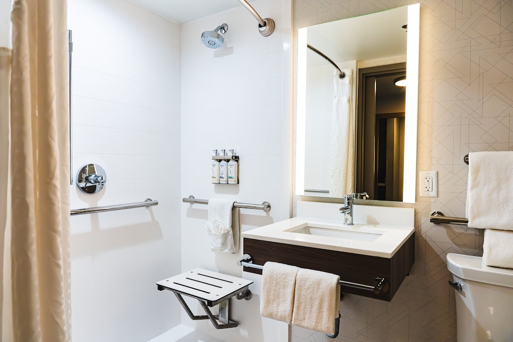 Standard Room, 2 Queen Beds, Accessible (Mobility, Roll-In Shower) - Photo 2