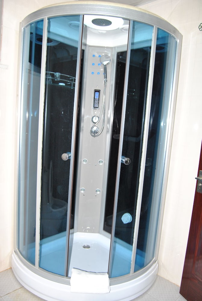 Premium Double Room, 1 King Bed, Accessible photo 2
