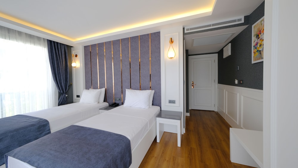 Superior Twin Room - Photo 4