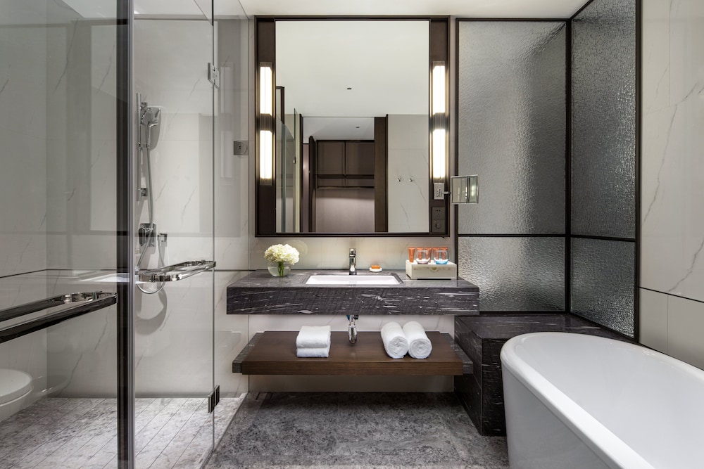 Suite, 1 King Bed