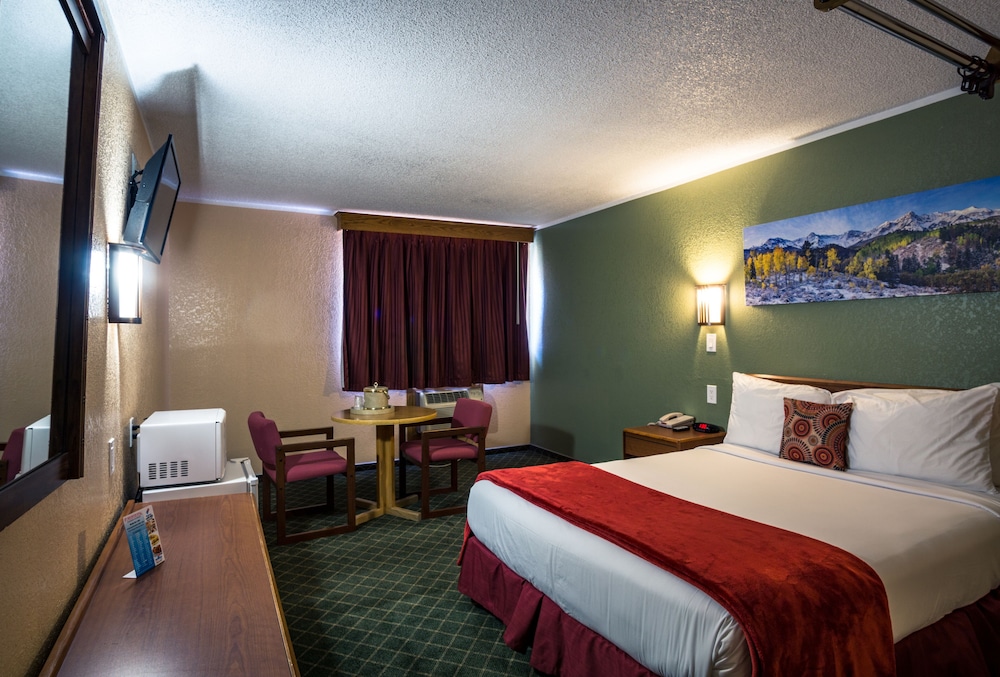 Deluxe Room, 1 Queen Bed photo 1