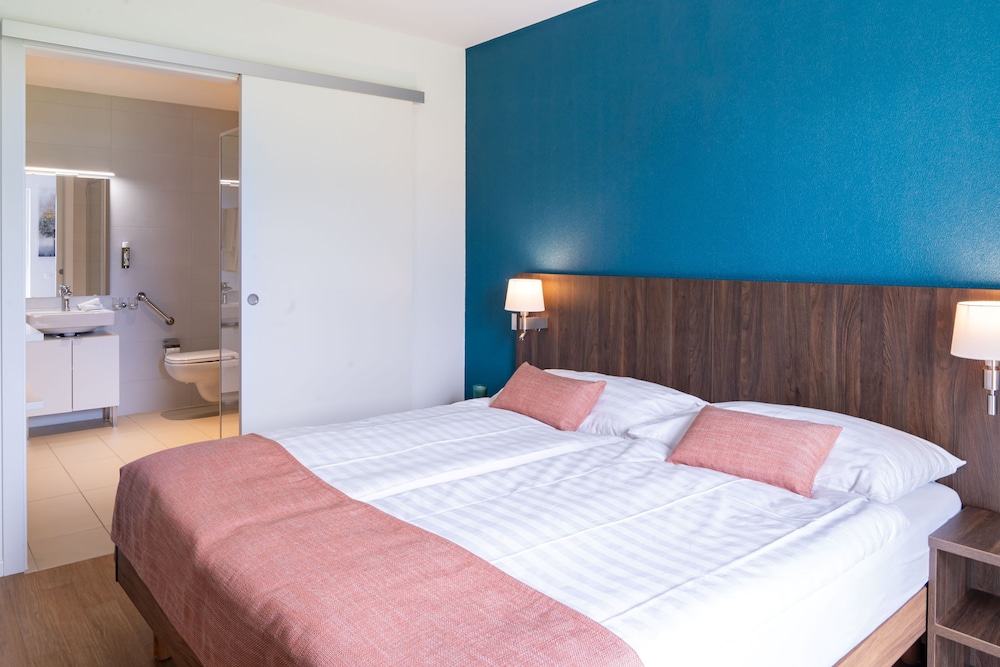 Standard Double Room, 1 Queen Bed, Garden View photo 3