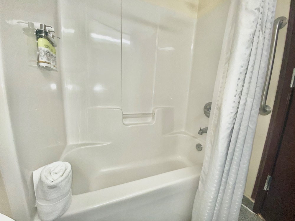 Suite, Multiple Beds - Photo 5