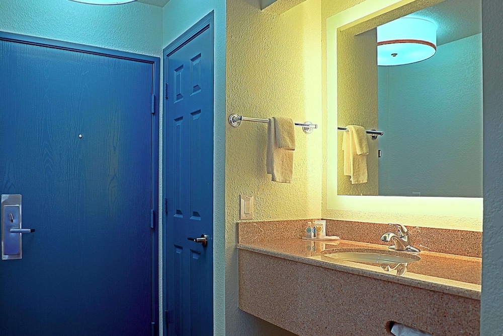 Suite, Multiple Beds, Non Smoking - Photo 3
