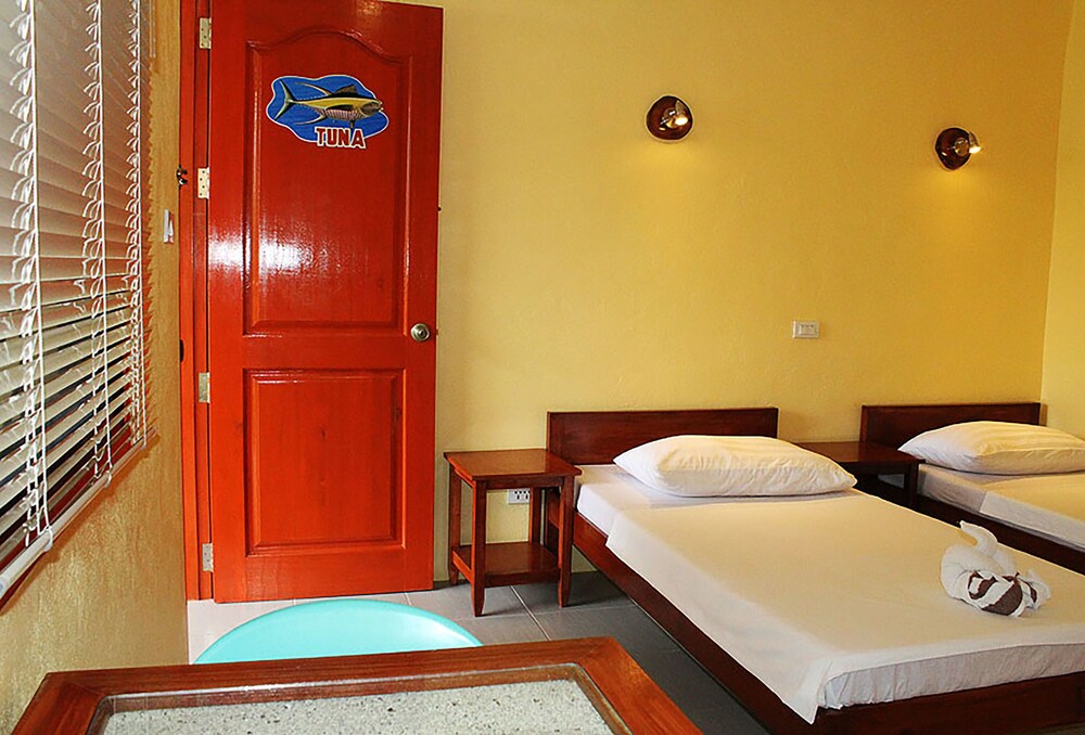 Basic Twin Room, 2 Twin Beds, Non Smoking photo 3
