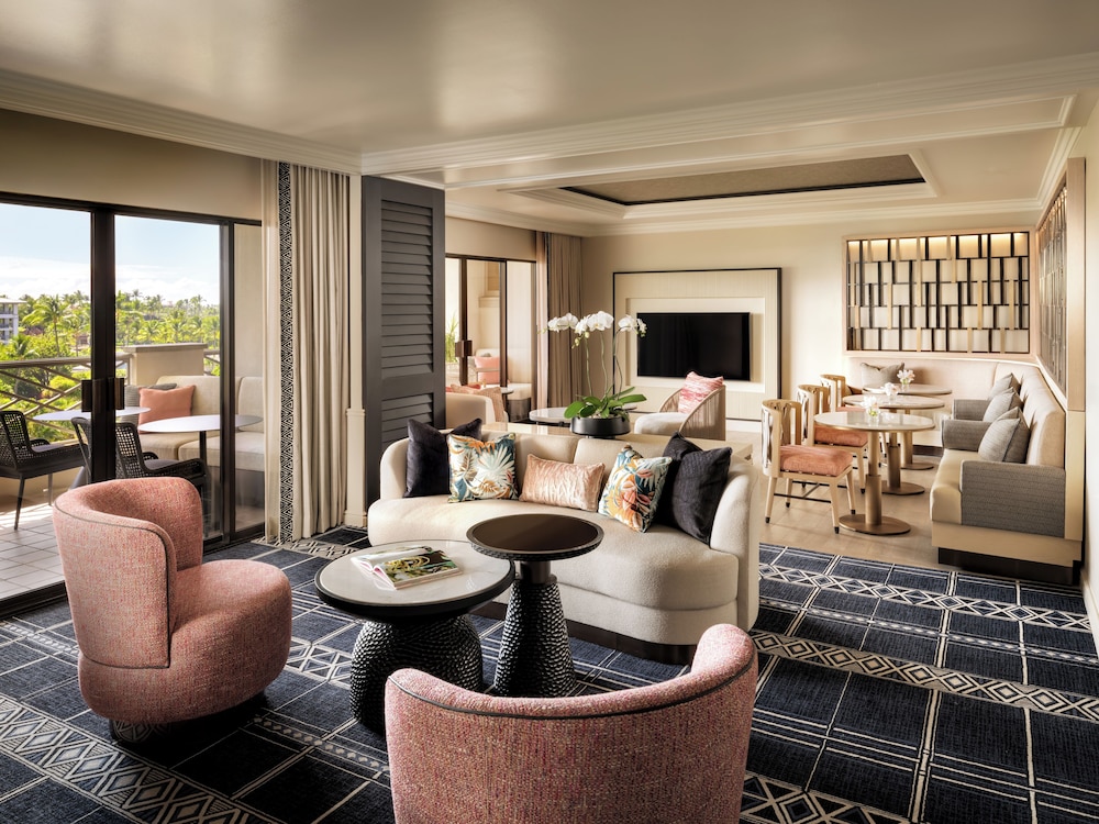 Fairmont Gold, 1 King Bed, Ocean View Gold Lounge Access. Accessible Shower