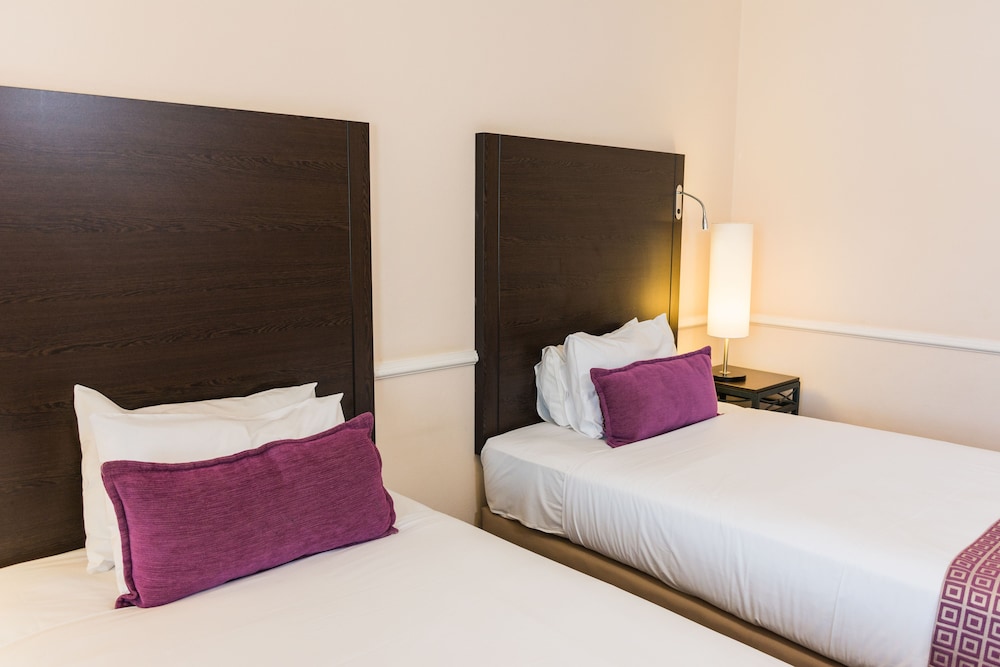 Standard Room, 2 Twin Beds - Photo 4