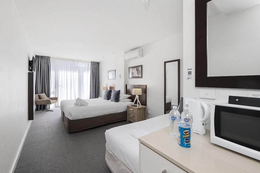 Deluxe Twin Hotel Room