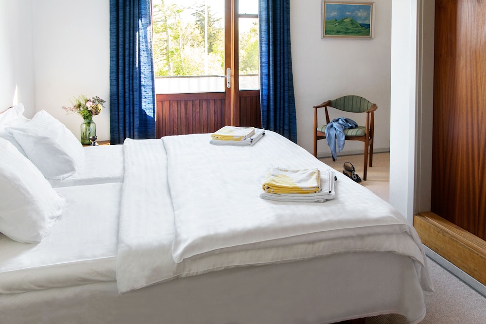 Double Room, Private Bathroom (with balcony) photo 2