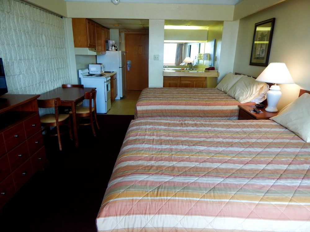 Standard Double Room, Kitchenette (South- No Pets Allowed) photo 2