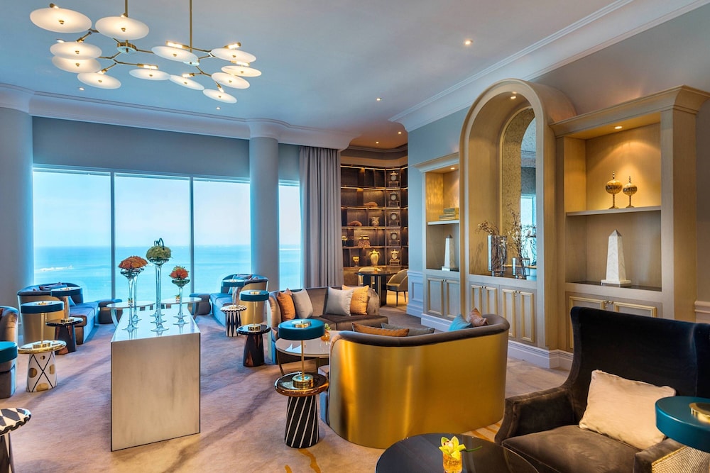 Club Room, 1 King Bed, Club Lounge Access - Photo 6