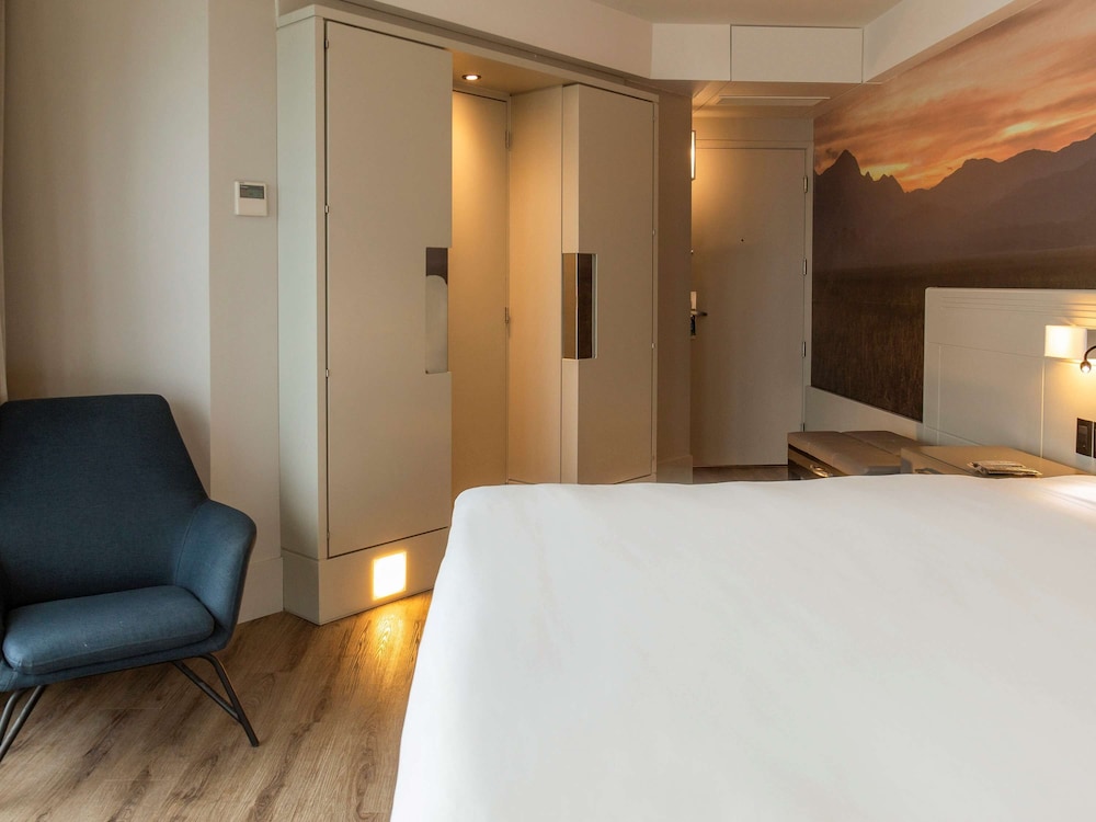 Luxury Room, 1 King Bed, Sea View - Photo 4