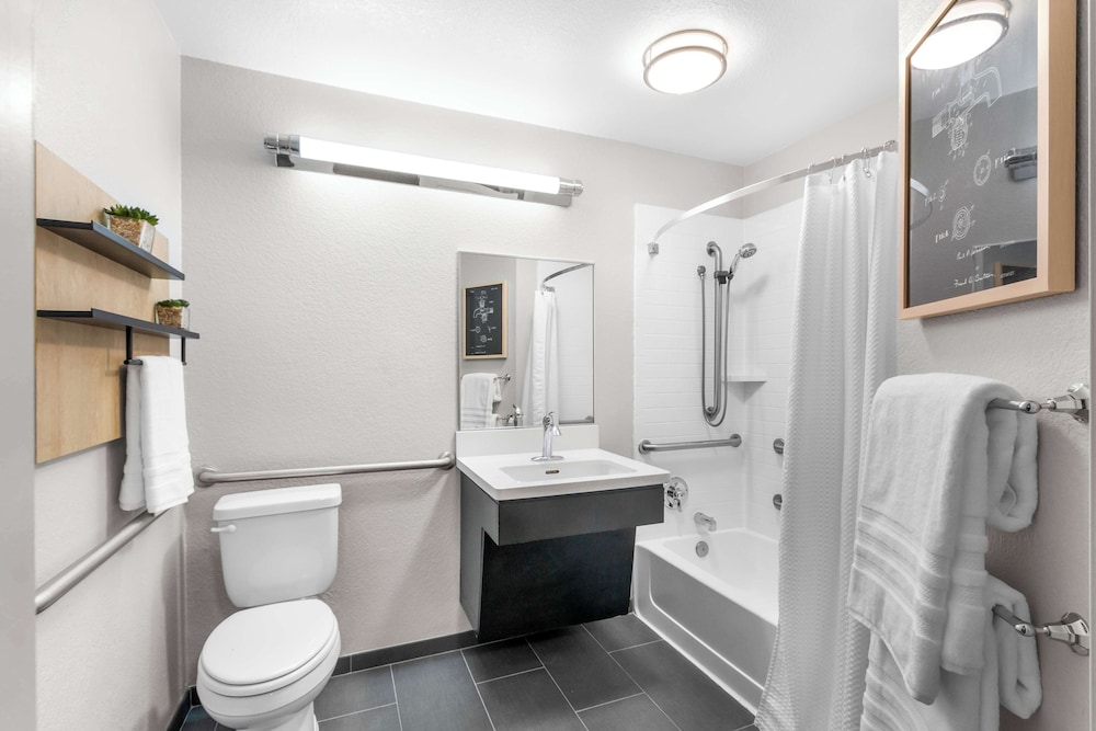 Suite, 1 Queen Bed, Accessible (Mobility Tub One Bedroom) - Photo 6