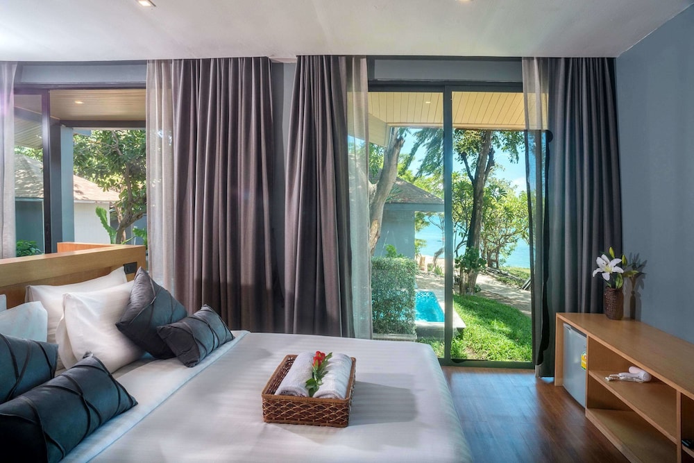 Beach Front Pool Villa - Photo 5