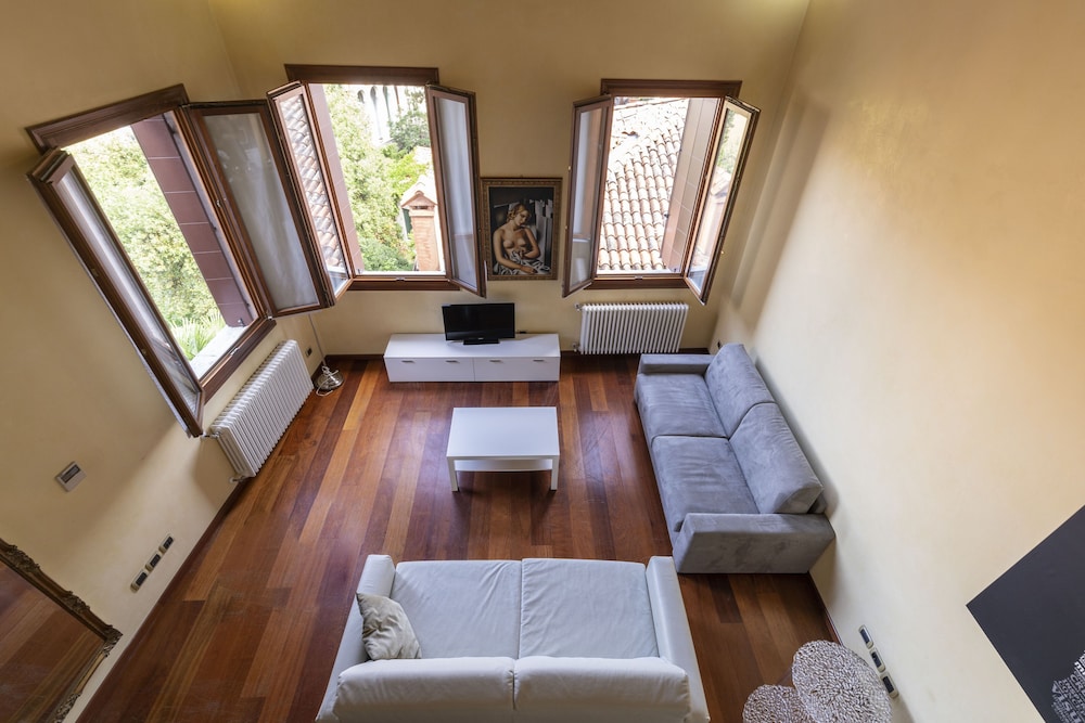 SPLENDID 1 BEDROOM DUPLEX NEAR SAN MARCO - MAXIMUM COMFORT photo 3