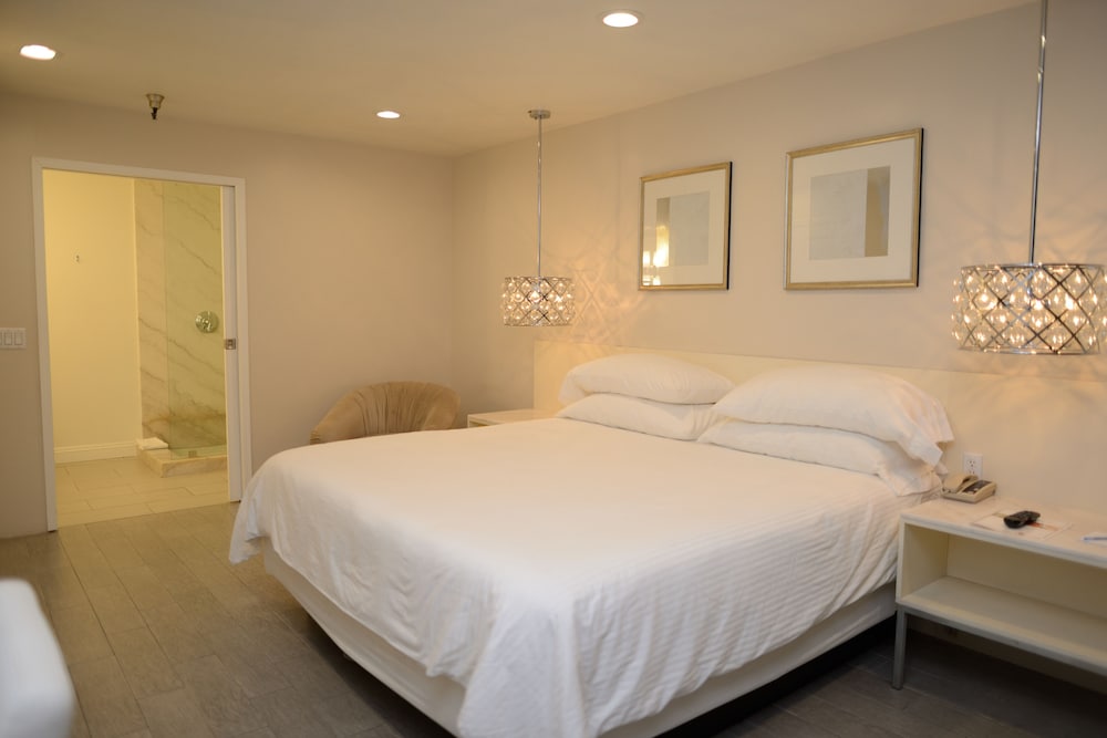 Deluxe Room, 1 King Bed - Photo 1