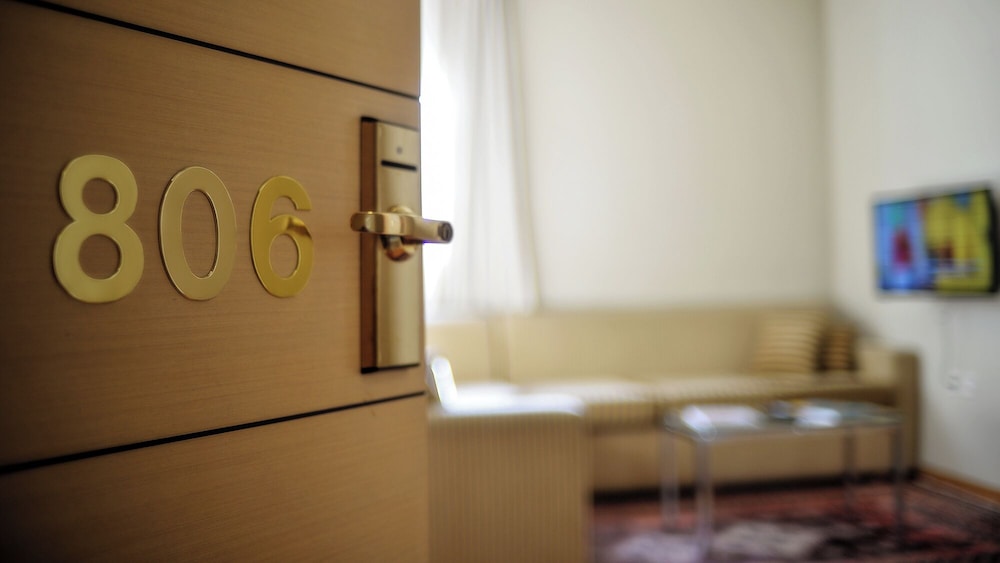 Economy Suite - Photo 5