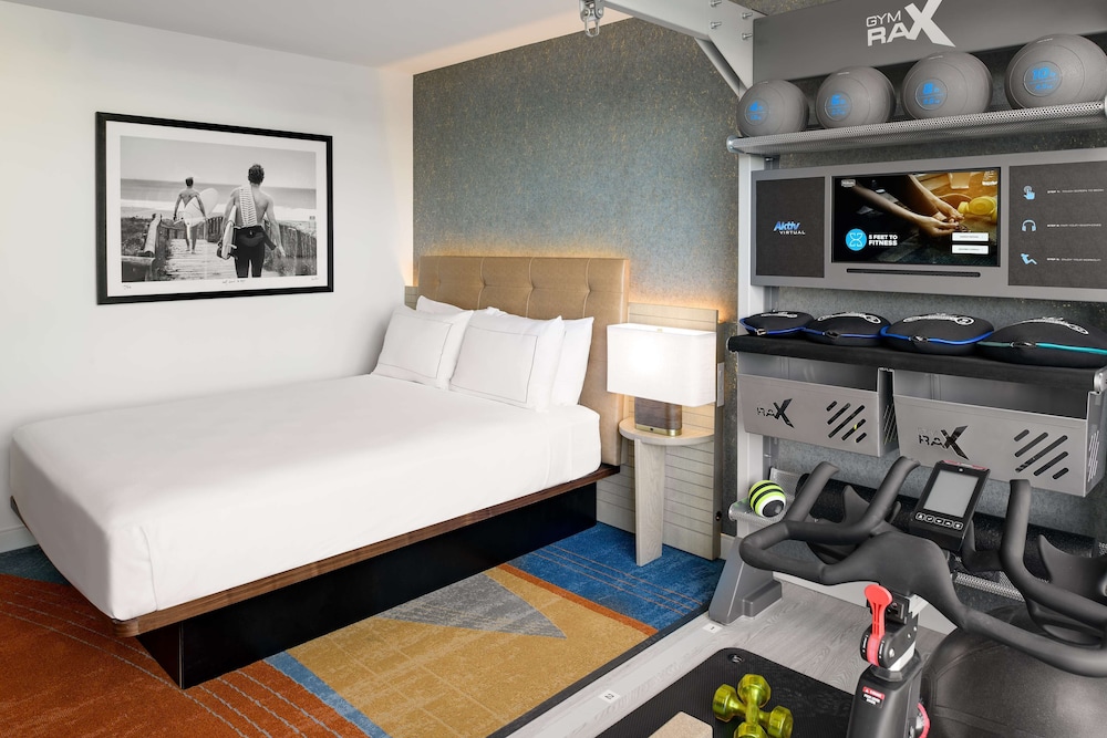 Room, 1 Queen Bed, Accessible (Roll-In Shower)