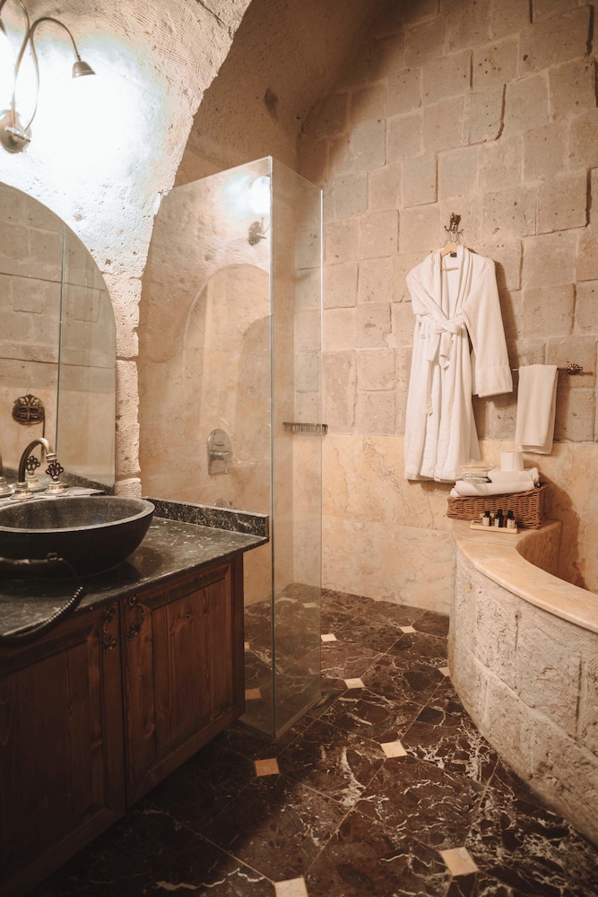 Deluxe Stone Suite with Stone - Photo 7