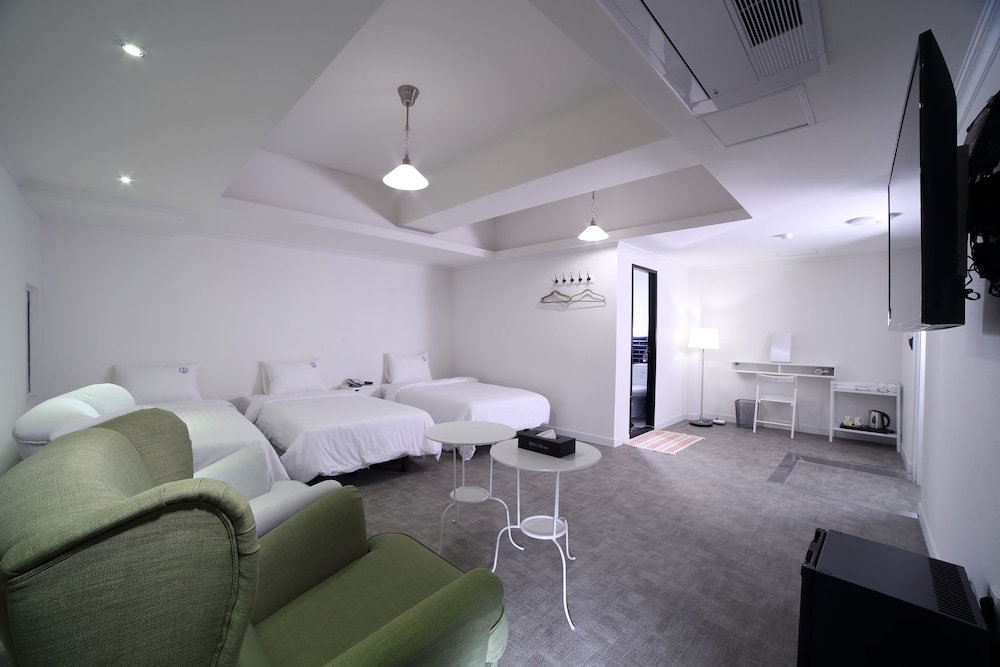 Triple Room (Base pax 3, Parking)