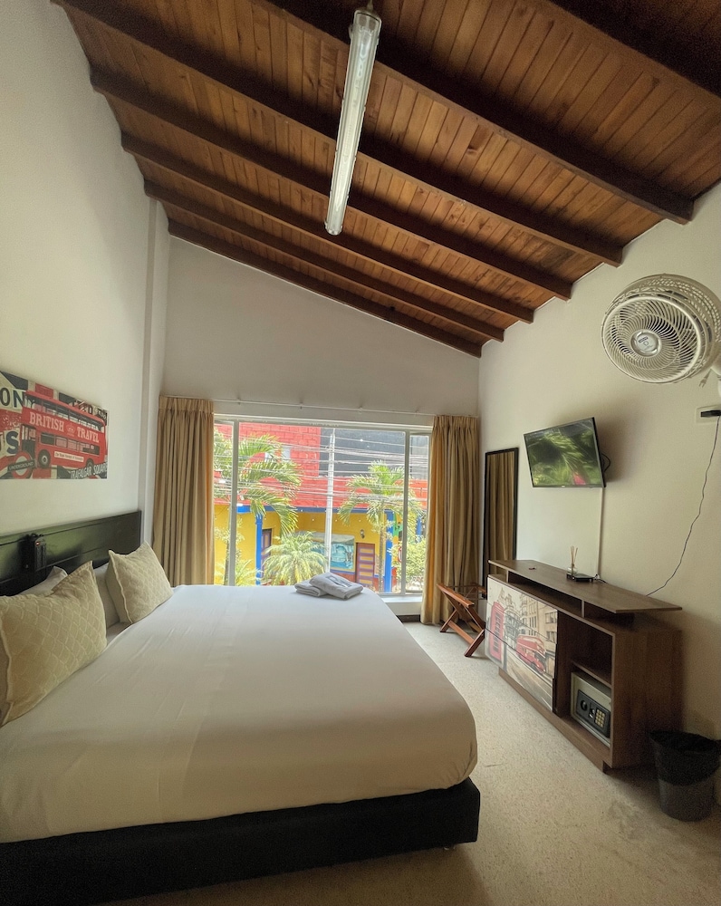Luxury Double Room, 1 Double Bed, Private Bathroom photo 3